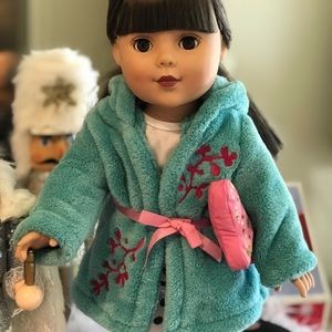 Does not come- w\ doll only the bathroom-pillow